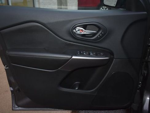 Used 2019 Jeep Cherokee Limited w/ Luxury Group image 14