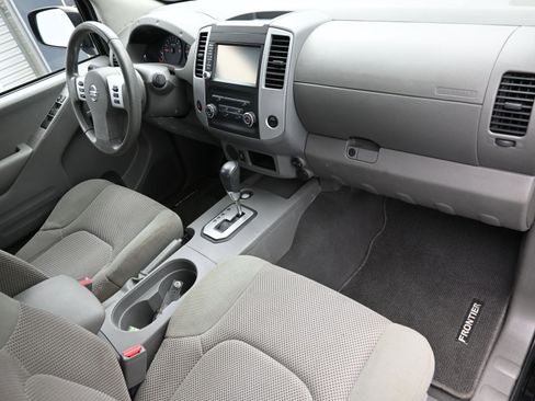 Used 2020 Nissan Frontier SV image 35