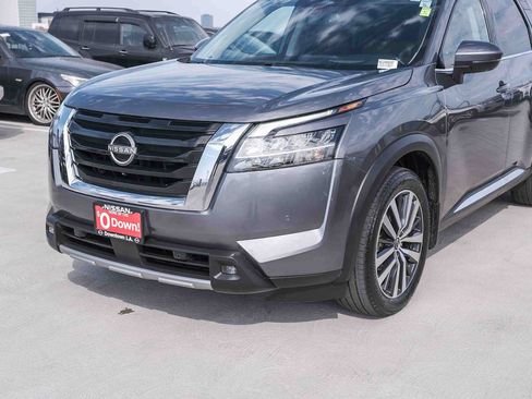 Used 2022 Nissan Pathfinder Platinum w/ Lighting Package (N92) FWD image 11