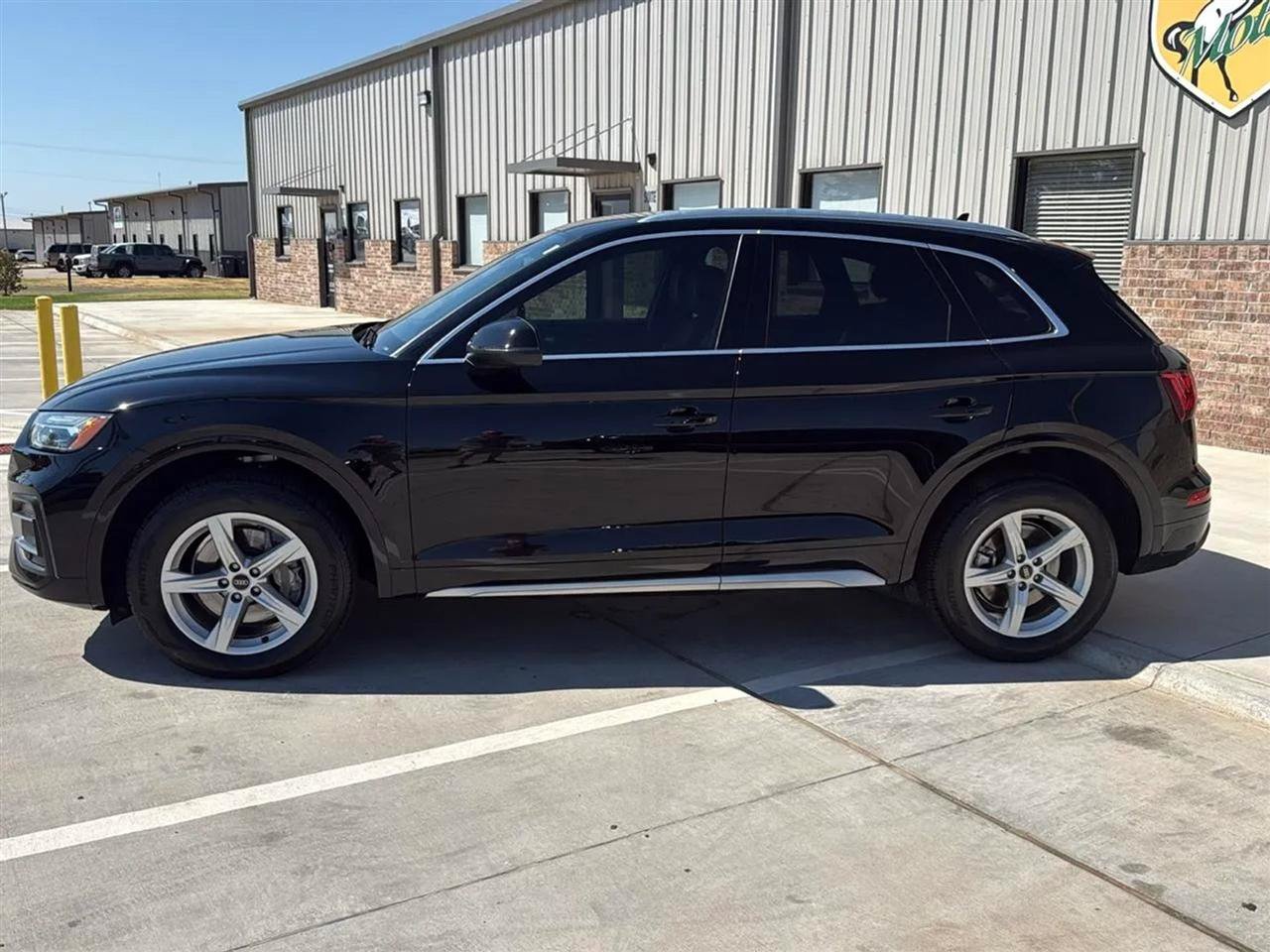 Used 2021 Audi Q5 2.0T Premium w/ Convenience Package AWD/4WD image 17
