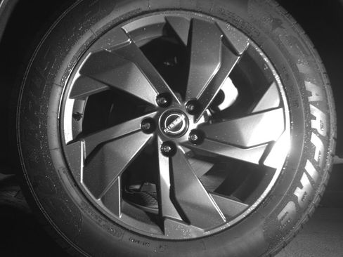 Used 2025 Nissan Rogue SV FWD image 14