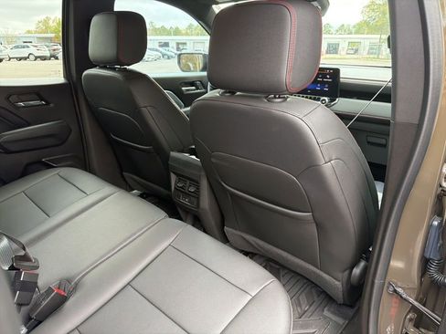 Used 2023 Chevrolet Colorado Z71 w/ Z71 Convenience Package 2 image 17