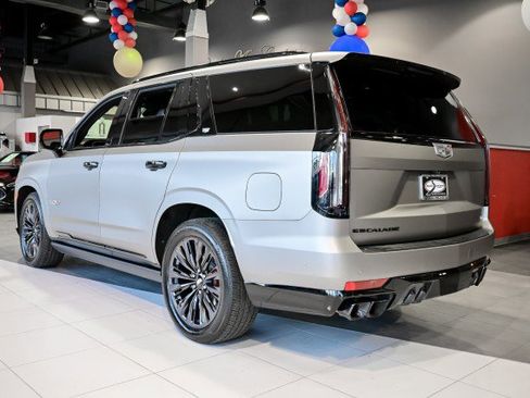 Used 2023 Cadillac Escalade V w/ LPO, ONYX Package image 7