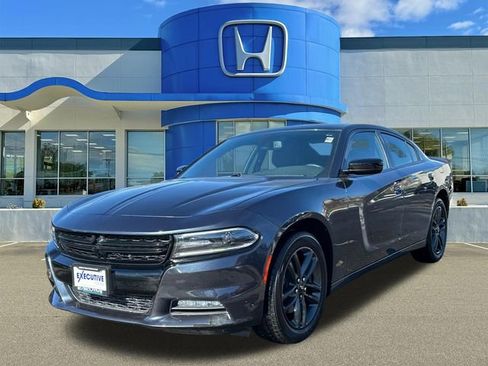 Used 2019 Dodge Charger SXT w/ Blacktop Package image 5