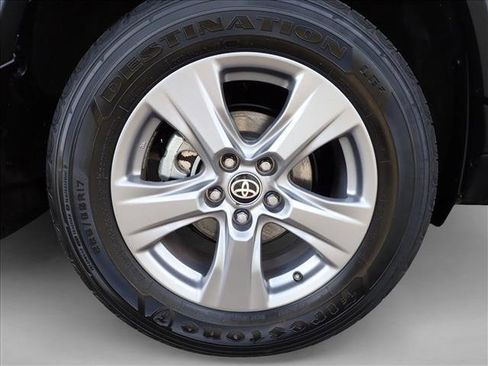 Used 2023 Toyota RAV4 XLE AWD/4WD image 7