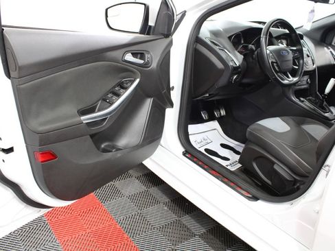 Used 2018 Ford Focus ST FWD image 17