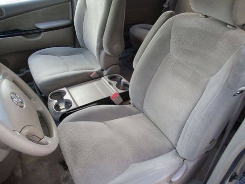 Used 2005 Toyota Sienna LE w/ LE Pkg 1 FWD image 14