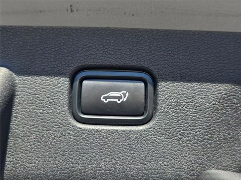 Used 2023 Kia Sportage SX image 10