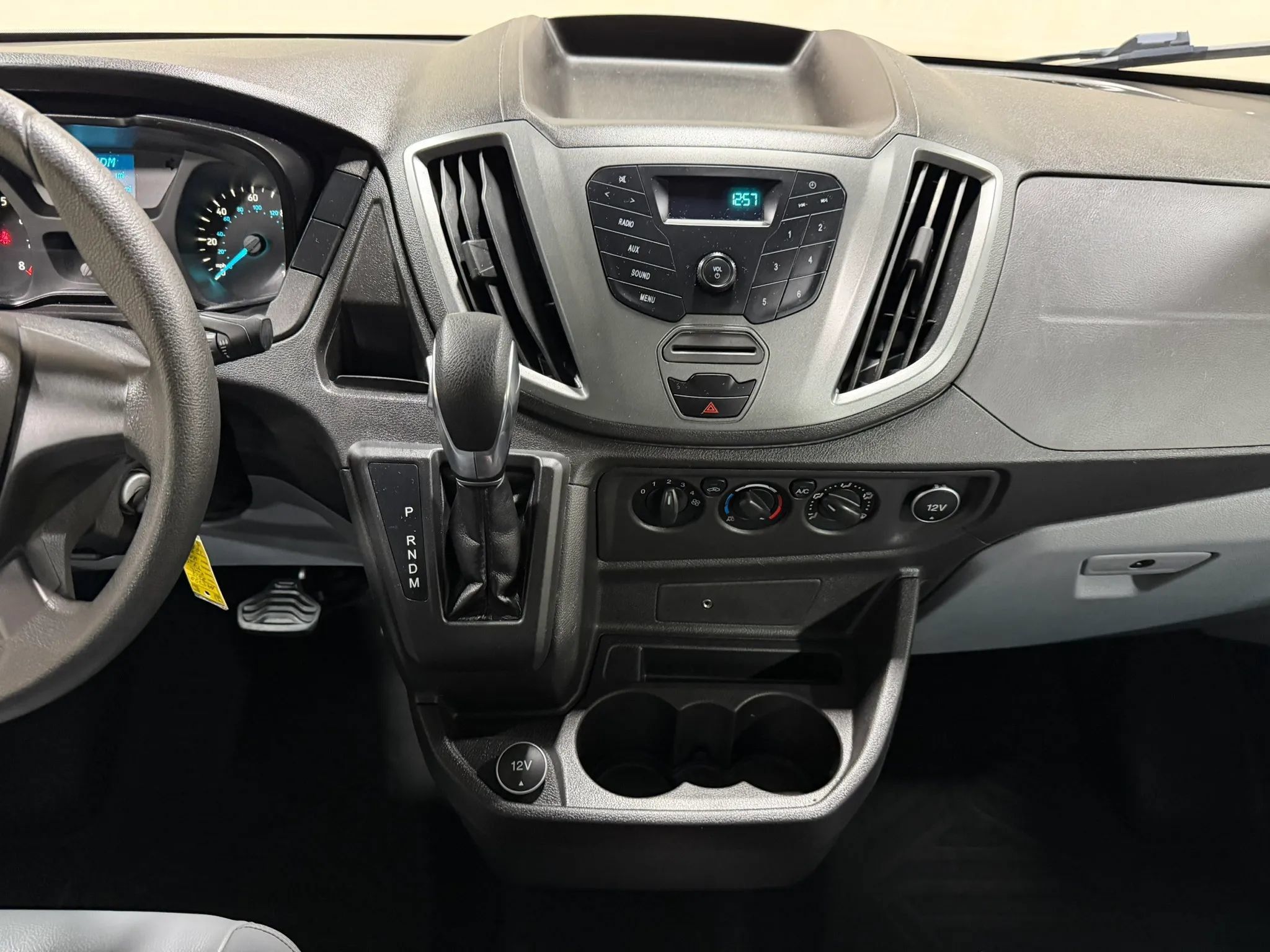 Used 2018 Ford Transit 150 XL RWD image 46