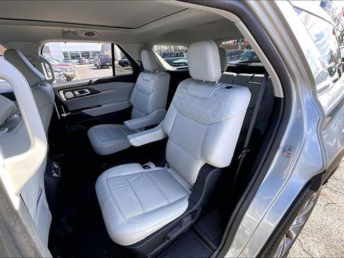 Used 2025 Ford Explorer Platinum w/ Ultimate Package AWD/4WD image 24