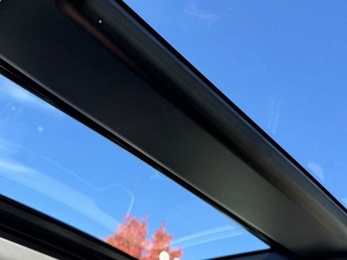 Used 2021 Toyota RAV4 Limited image 25