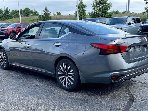 Used 2024 Nissan Altima 2.5 SV w/ SV Premium Package FWD image 2