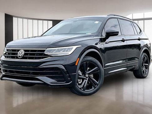 Used 2024 Volkswagen Tiguan SE R-Line image 1