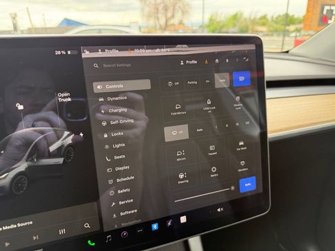 Used 2021 Tesla Model Y Long Range AWD/4WD image 33
