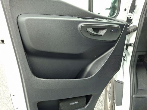 Used 2025 Mercedes-Benz Sprinter 2500 image 13
