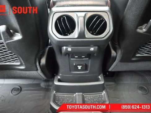 Used 2026 Jeep Wrangler Unlimited Rubicon AWD/4WD image 23