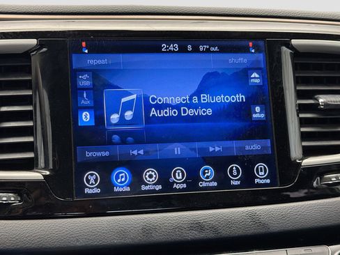 Used 2017 Chrysler Pacifica Touring FWD image 9