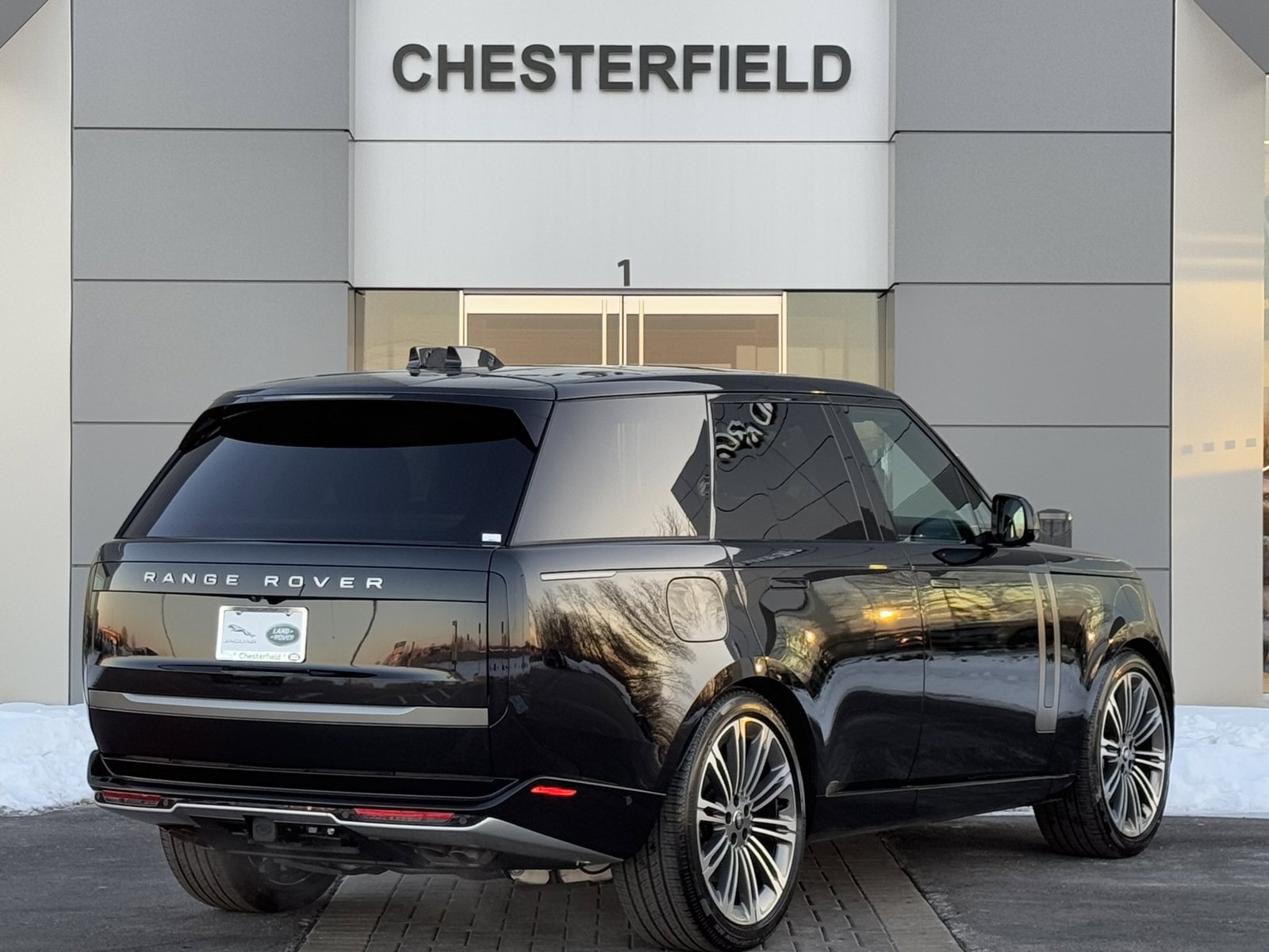 Certified 2025 Land Rover Range Rover SE AWD/4WD image 2