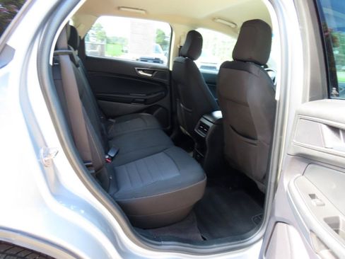 Used 2020 Ford Edge SE FWD image 20