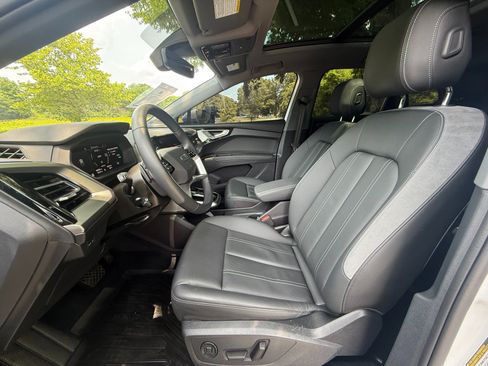 Used 2024 Audi Q4 e-tron Premium Plus AWD/4WD image 9