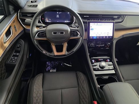New 2025 Jeep Grand Cherokee Summit image 13