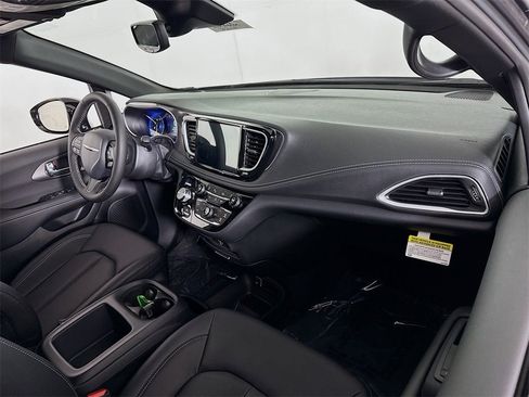 New 2026 Chrysler Pacifica Select image 22