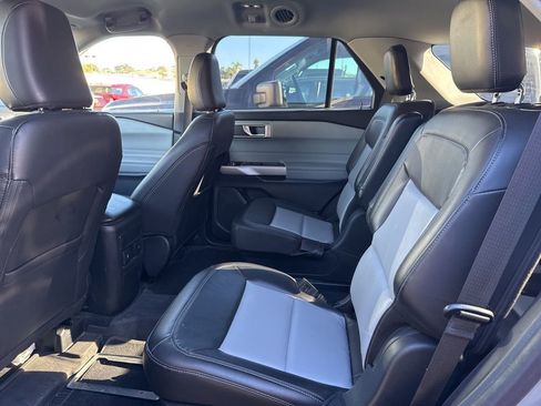 Used 2022 Ford Explorer XLT w/ Equipment Group 202A image 17