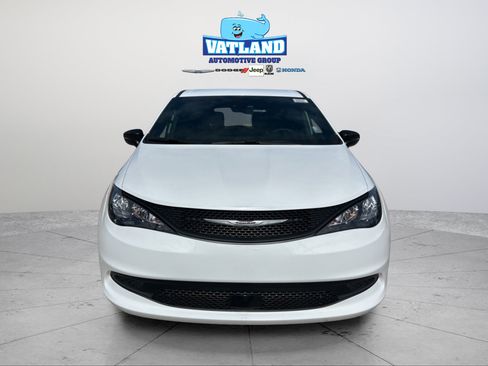 Used 2026 Chrysler Voyager LX FWD image 8