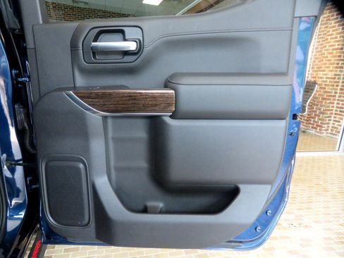 Used 2020 GMC Sierra 1500 SLE image 21