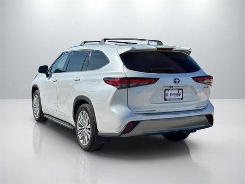 Used 2023 Toyota Highlander Platinum image 7