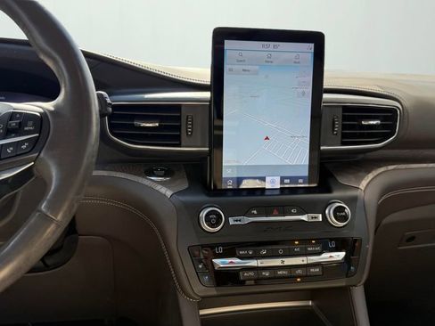 Used 2020 Ford Explorer Platinum w/ Premium Technology Package image 13