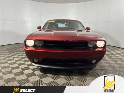 Used 2014 Dodge Challenger SXT RWD image 2