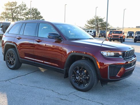 New 2026 Jeep Grand Cherokee Altitude RWD image 4