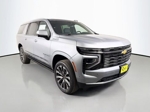 New 2026 Chevrolet Suburban High Country image 3