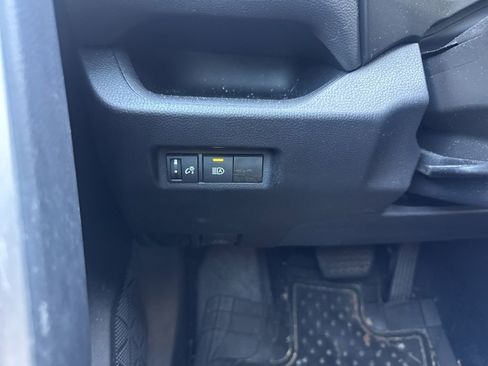 Used 2021 Toyota RAV4 XLE image 8