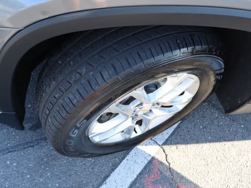 Used 2019 Chevrolet Traverse LT FWD image 42