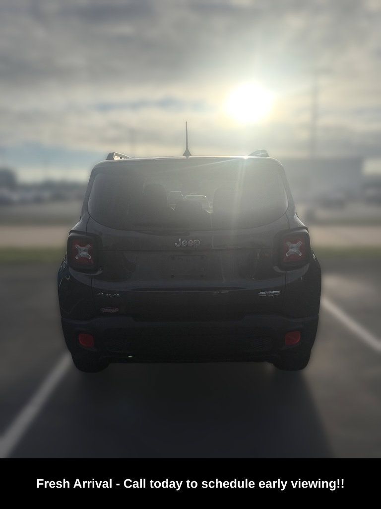 Used 2016 Jeep Renegade Latitude AWD/4WD image 4