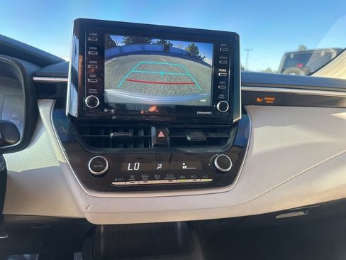 Used 2021 Toyota Corolla LE image 15