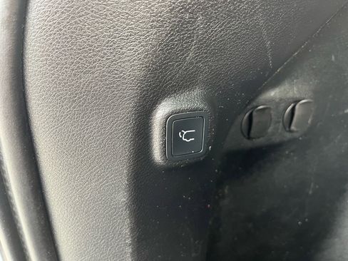 Used 2019 Jeep Cherokee Limited image 13