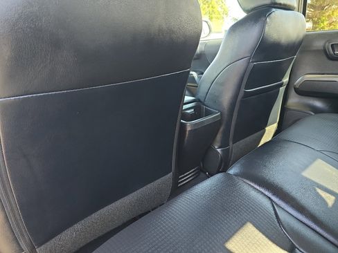 Certified 2022 Toyota Tacoma TRD Off-Road w/ TRD Premium Off Road Package AWD/4WD image 18