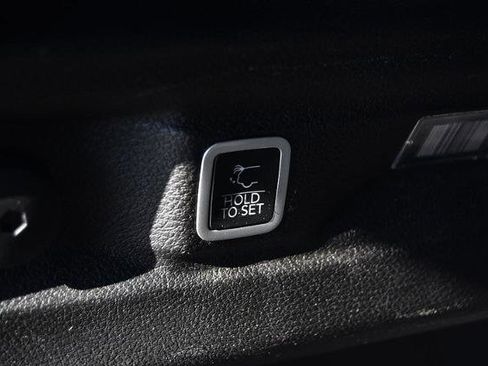 Used 2024 Jeep Grand Cherokee L Laredo image 27