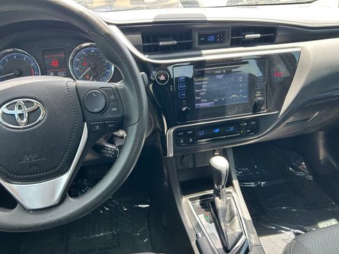 Used 2018 Toyota Corolla LE FWD image 17