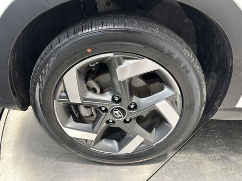 Certified 2023 Hyundai Venue SEL FWD image 9