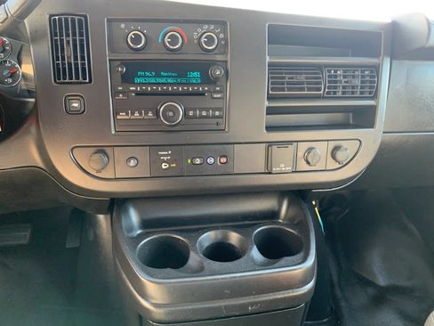 Used 2018 Chevrolet Express 2500 w/ Driver Convenience Package RWD image 14