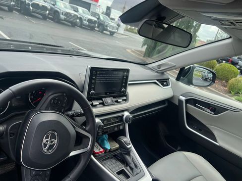 Used 2021 Toyota RAV4 XLE Premium image 13