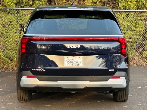 New 2026 Kia Carnival LXS image 4