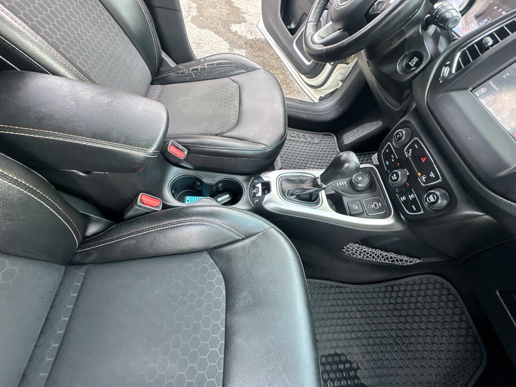 Used 2019 Jeep Compass Latitude w/ Cold Weather Group AWD/4WD image 37