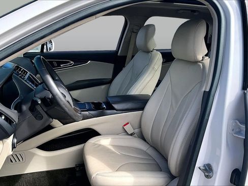 Used 2017 Lincoln MKX Reserve w/ Driver Assistance Package FWD image 12