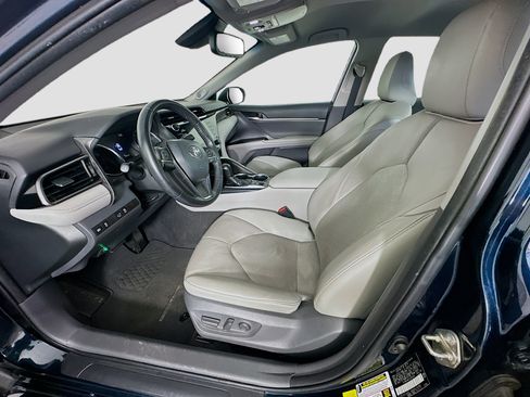 Used 2020 Toyota Camry XSE w/ Navigation Package FWD image 13