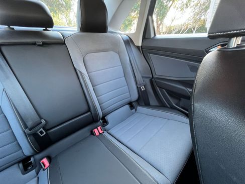 Used 2025 Volkswagen Jetta SE image 38